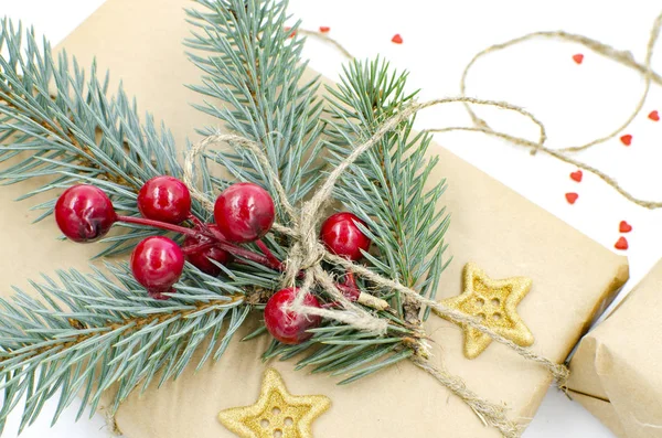 Geschenkboxen Für Weihnachten Und Neujahr Sind Auf Weißem Hintergrund — Stockfoto