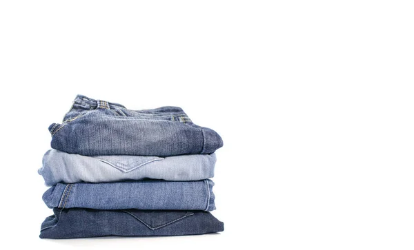 Denim Blå Jeans Stack Vit Bakgrund Kläder Mode Välgörenhet — Stockfoto