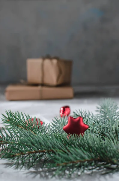 Fundo Natal Caixa Presente Com Raminho Uma Árvore Natal Decorações — Fotografia de Stock