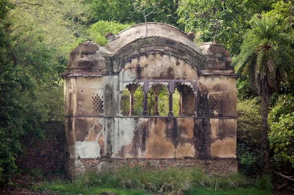 Remains of Hunting Lodge of Maharajas of jaipur near rajbagh lake, Ranthambhore National Park