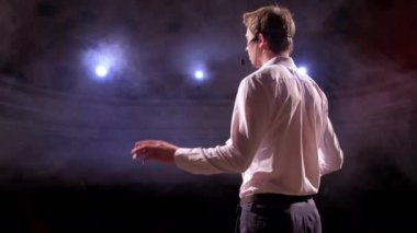 Kişi pazarlama ve başarılı satış yönetimi hakkında closeup üniversite öğrencileri için kapalı diyor. Profesyonel fikir, siyaset veya Ekonomi