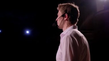 Kişi pazarlama ve başarılı satış yönetimi hakkında closeup üniversite öğrencileri için kapalı diyor. Profesyonel fikir, siyaset veya Ekonomi