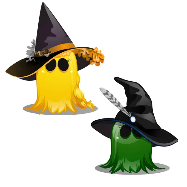 Dvě barevné roztomilé žluté a zelené Ghost v klobouky čarodějnice izolované na bílém pozadí. Skica pro blahopřání, slavnostní plakátu nebo Pozvánka na večírek. Atributy dovolené zlého ducha Halloween. — Stockový vektor