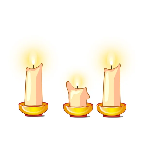 Le candele bianche bruciano e si sciolgono isolate su sfondo bianco. Illustrazione ravvicinata del fumetto vettoriale . — Vettoriale Stock