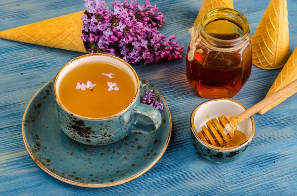 Τσάι από βότανα, μέλι για το μεσημεριανό γεύμα — Φωτογραφία Αρχείου