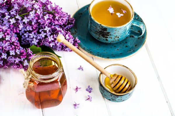 有机蜂蜜在玻璃罐子, 紫丁香 — 图库照片