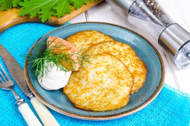 Patates gözlemesi, peynir, somon