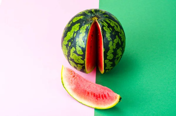 Miniun semangka dengan latar belakang cerah — Stok Foto