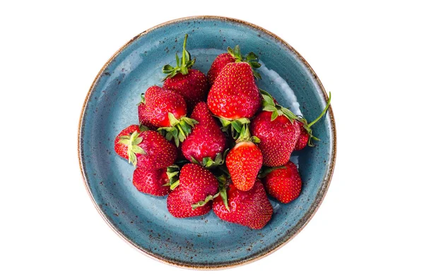 Blauer Teller mit Erdbeeren — Stockfoto