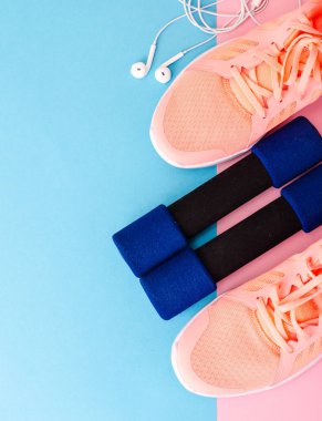 Spor ayakkabı, teyp, sebze, kilo kaybı, çalışan ölçme, sağlıklı beslenme, sağlıklı yaşam konsepti