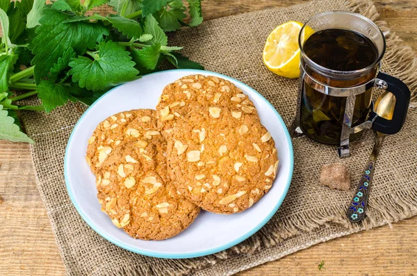 Oatmeal cookies with nuts — Stock Photo, Image