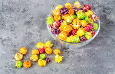 Tatlı Mısır parlak arka plan üzerinde renkli