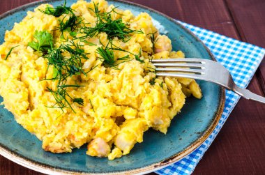 Mercimek yemekleri. Yeşillikleri ile yulaf lapası