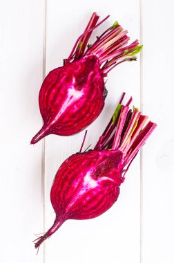 Pancar olgun mor yeşil yaprakları ile