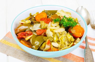 Kase haşlanmış mevsim sebzeleri