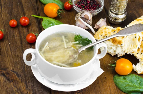 Brodo di carne con vermicelli — Foto Stock