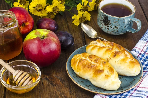 Домашні пиріжки з яблучною начинкою — стокове фото