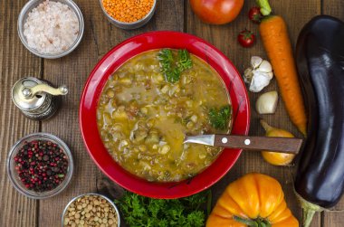 Mercimek ve patlıcan sebze çorbası