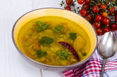 Tahıllar ile baharatlı Hint çorbası