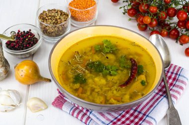 Tahıllar ile baharatlı Hint çorbası