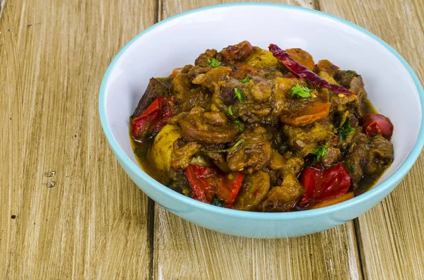 Cucina uzbeka. Verdure fritte con carne — Foto Stock