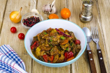 Özbek mutfağı. Kızarmış sebze etli