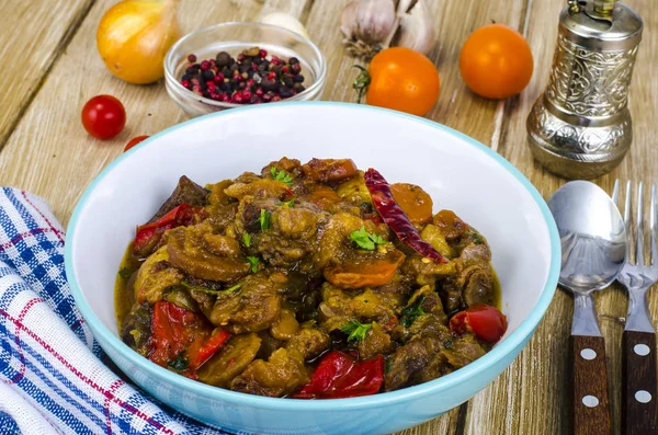 Kuchnia uzbecka. Smażone warzywa z mięsem — Zdjęcie stockowe