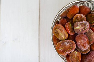 Kırmızı olgun domates dondurulmuş