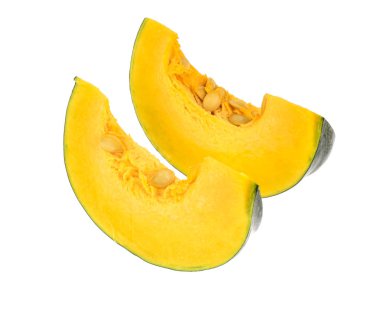 Beyaz arka plan üzerinde izole olgun kabak dilim