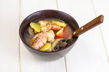 Asya mutfağı. Çorba, karides, mantar, tavuk, zencefil