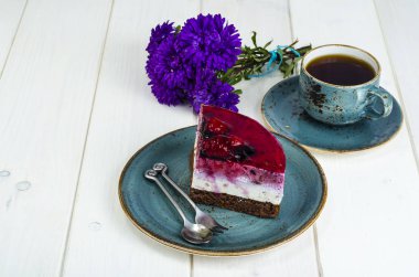 Jöle mousse kek meyve, çay ile parçası. Studio fotoğraf
