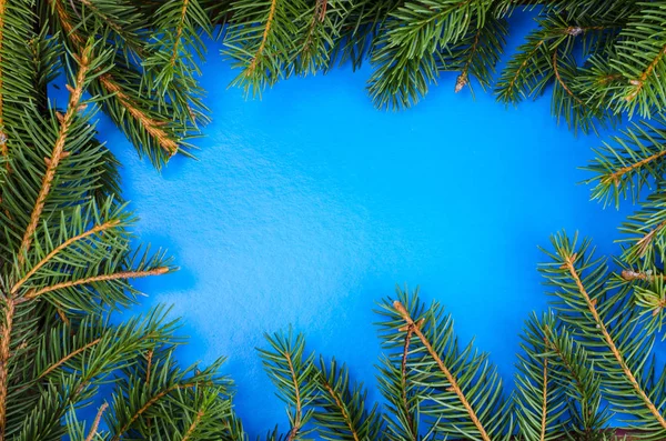 Layout Criativo Ramos Árvore Natal Com Cartão Papel Colorido Foto — Fotografia de Stock