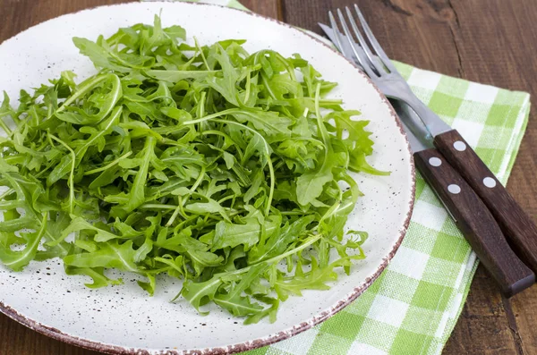 Vegetarische Schotel Plaat Met Groene Rucola Houten Tafel Studio Foto — Stockfoto