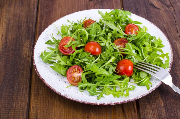 Prato Com Salada Dietética Leve Arugula Tomate Cereja Foto Estúdio — Fotografia de Stock