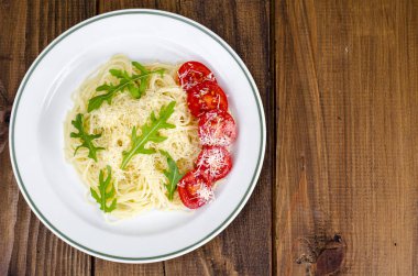 Peynir, domates ve roka spagetti. Stüdyo Phot