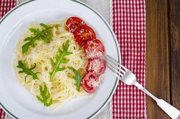 Spaghetti Cheese Tomatoes Arugula Studio Phot — Stock Photo, Image