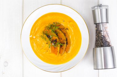 Kremalı balkabağı krem çorbası. Studio fotoğraf