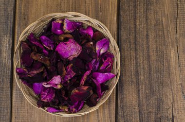 Bordo gül yaprakları kuru. Studio fotoğraf