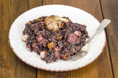 Etli vahşi siyah pirinç. Studio fotoğraf