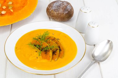 Kremalı balkabağı krem çorbası. Studio fotoğraf