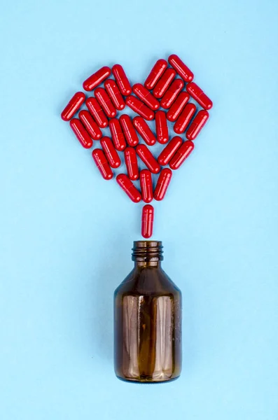 Botella Médica Pastillas Rojas Tratamiento Para Enfermedades Cardiovasculares Estudio Fot —  Fotos de Stock