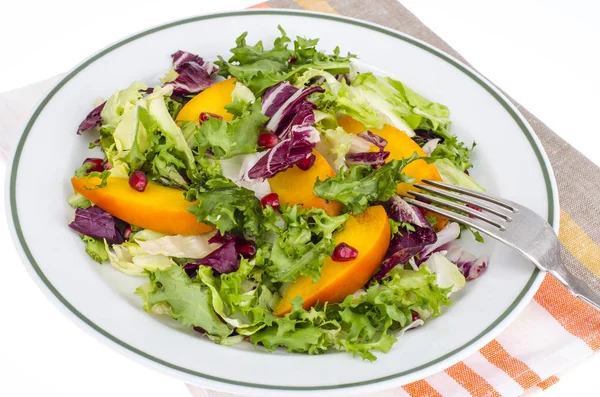 Salat Mit Grünen Blättern Und Kaki Atelierphot — Stockfoto