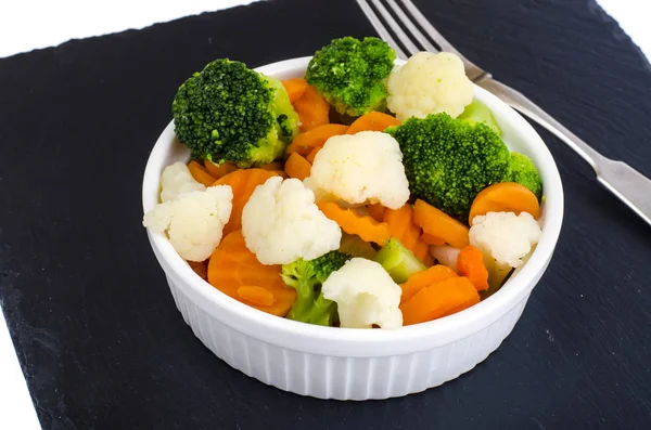 Варёная Морковь Брокколи Цветная Капуста Вегетарианские Ингредиенты Питания Понятие Здорового — стоковое фото
