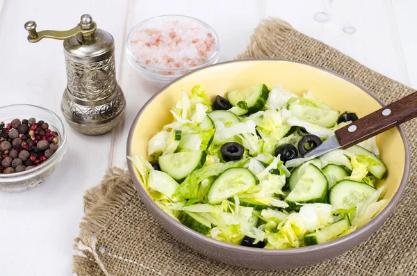 Healthy Food Vegetarian Salad Iceberg Fresh Cucumber Black Olives Studio — Stock Photo, Image