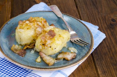 Et et suyu ile Cepelinai patates. Studio fotoğraf