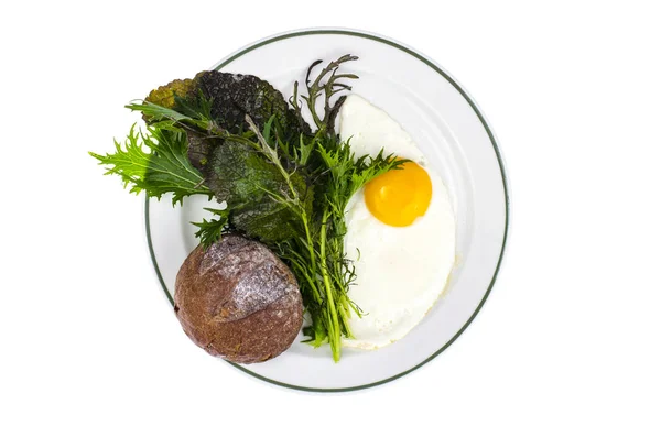 Plate Fried Eggs Green Salad Leaves Breakfast Studio Photo — Stock Photo, Image