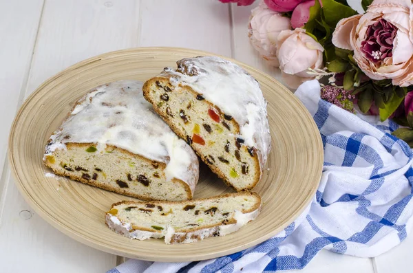 Pastel Horneado Con Pasas Frutas Confitadas Espolvoreado Con Azúcar Polvo — Foto de Stock