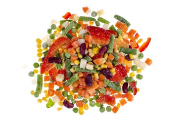 Bir grup beyaz arka plan üzerinde izole fasulye ile dondurulmuş sebze karıştırın. Studio fotoğraf