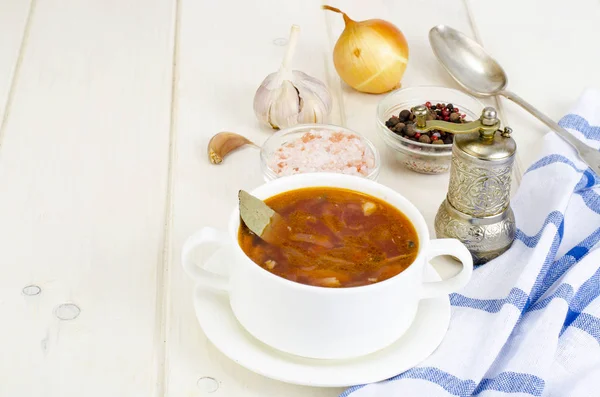 Sopa Com Legumes Superfície Madeira Branca Foto Estúdio — Fotografia de Stock