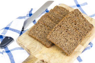 Ayçiçeği tohumları ile dilimlenmiş çavdar ekmeği. Studio fotoğraf